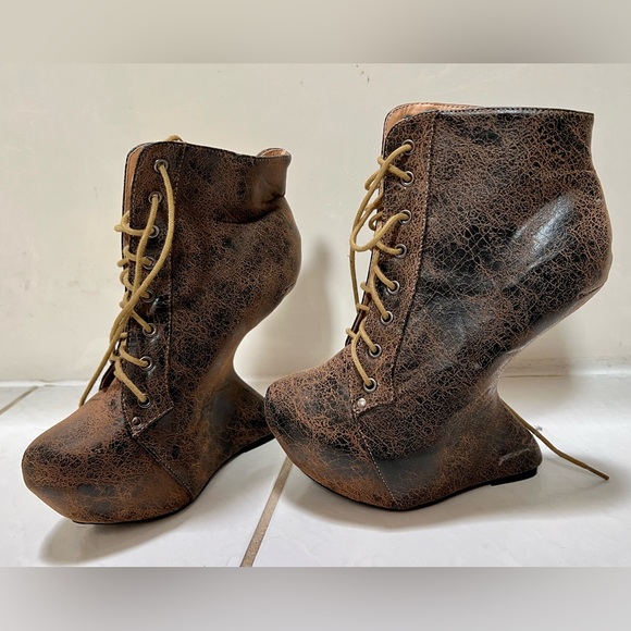 Brown heel-less lace up boots - Picture 1 of 6